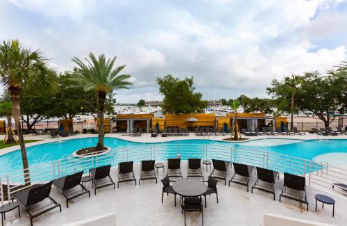 League City Resort | Elegant South Shore Harbour Resort with Spa & Pool Access