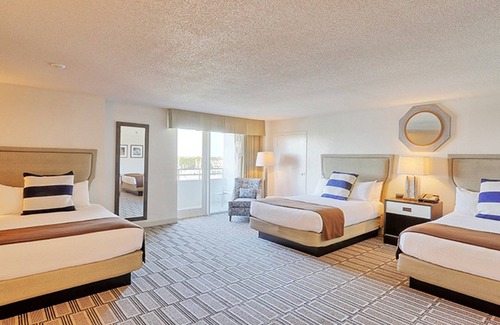 League City Hotel | Relax at South Shore Harbour Resort & Conference Center