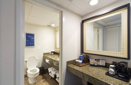 League City Hotel | Relax at South Shore Harbour Resort & Conference Center