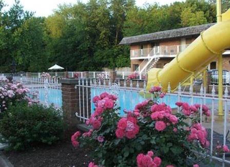 Sandusky Hotel | Oceanfront South Shore Inn: Family-Friendly with Pool & Hot Tub