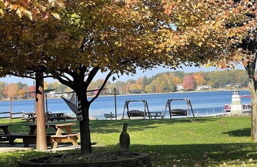 Twin Lake Cabin | Exceptional South Shore Resort - The Wren with Ocean Views