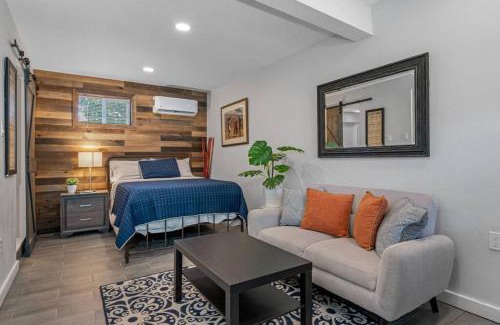 Oakford Park Apartment | South Tampa Efficiency Suite: Child-Friendly Stay Awaits