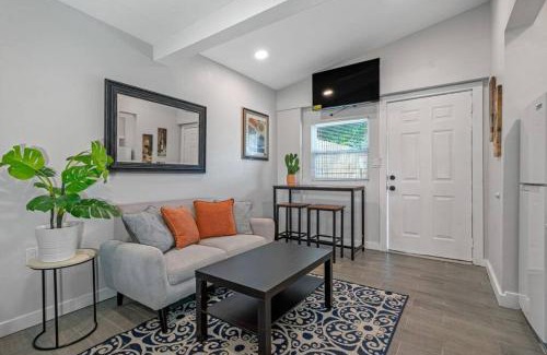 Oakford Park Apartment | South Tampa Efficiency Suite: Child-Friendly Stay Awaits