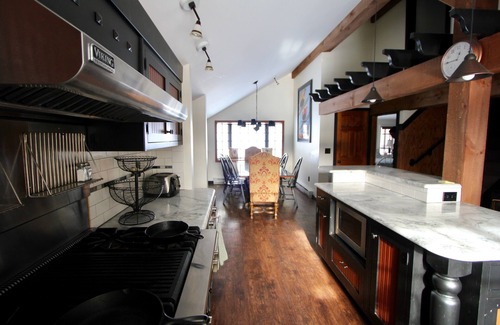 Killington Ski Chalet | Relax at South View Chalet with Spa and Pool Access!