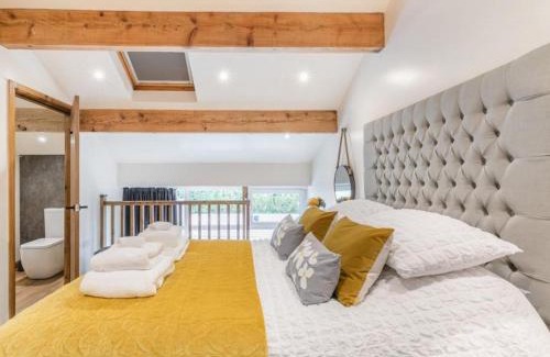 Thornton House | Guest Rated: South View Farm Cottage with Scenic Surroundings