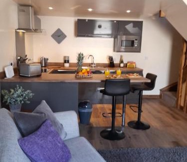 Thornton House | Guest Rated: South View Farm Cottage with Scenic Surroundings