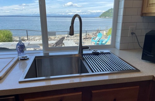 Clinton House | Waterfront Beach House on South Whidbey Island - Rated 10/10
