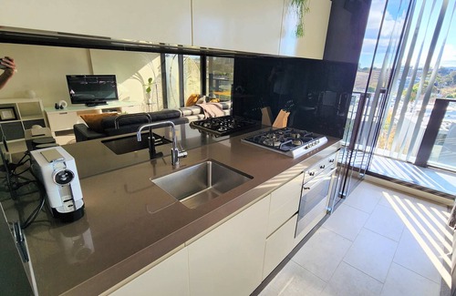 South Yarra Apartment | Stylish South Yarra 1-Bed with Convenient Parking