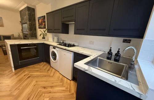 Southend-on-Sea Apartment | Southend Apartment With Parking, Private Garden and Beach Side Location