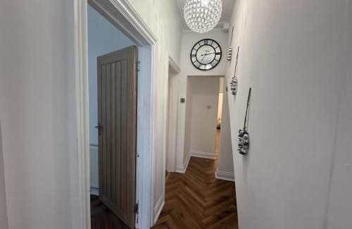 Southend-on-Sea Apartment | Southend Apartment With Parking, Private Garden and Beach Side Location