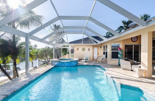 Marco Island House | Discover Southend: Poolside Retreat with Spa & Kayaks
