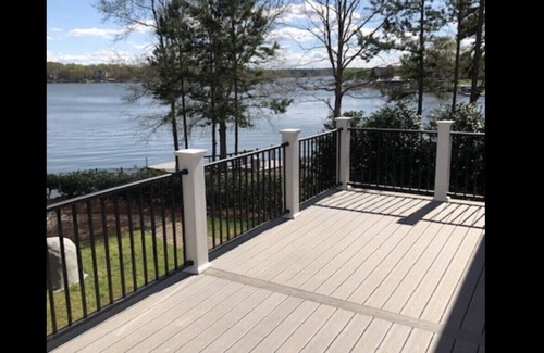 Lake Norman of Catawba House | Idyllic Southern Breeze: Pet-Friendly Lakefront Escape