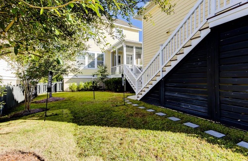 Charleston Hotel | Southern Charm Escape: Poolside Family Retreat Awaits