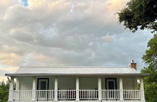 Gober House | Discover Secluded Southern Charm Near DFW & Lake Texoma