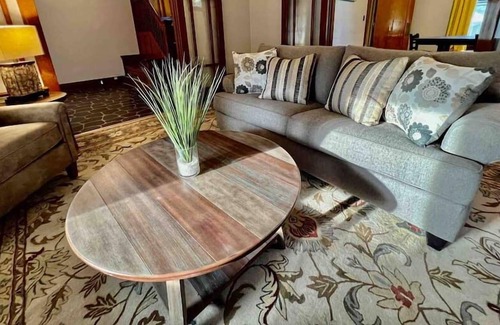 West Price Hill House | Southern Charm Safe Quiet Area 10 Min to Downtwn