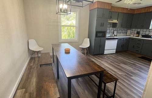 Licking Cottage | Experience Southern Charm with Spa and Family-Friendly Perks