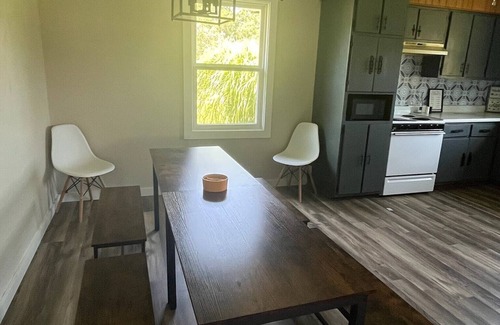 Licking Cottage | Experience Southern Charm with Spa and Family-Friendly Perks