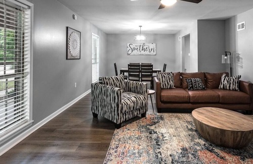 Conway House | Southern Comfort. 3bd/2ba house in downtown Conway