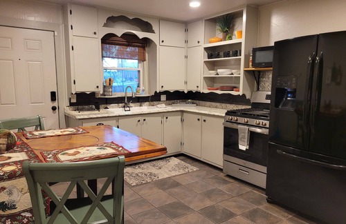 Fort Smith House | Pet-Friendly Southern Comfort in Downtown Ft Smith