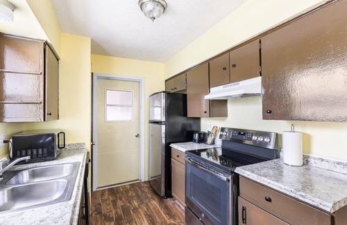 Garland House | Inviting Southern Comfort Near Dallas with Family-Friendly Amenities
