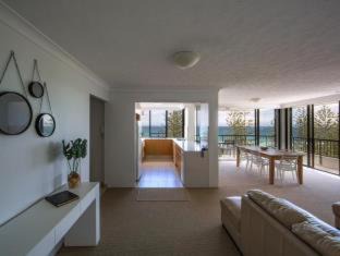 Burleigh Heads Apartment | Beachfront Holiday Apartments with Ocean Views & Spa