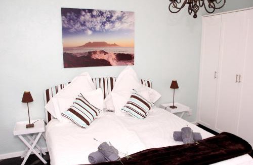 Somerset West House | Invite Relaxation at Southern Cross Guesthouse with Ocean Views