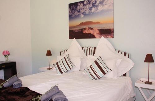 Somerset West House | Invite Relaxation at Southern Cross Guesthouse with Ocean Views