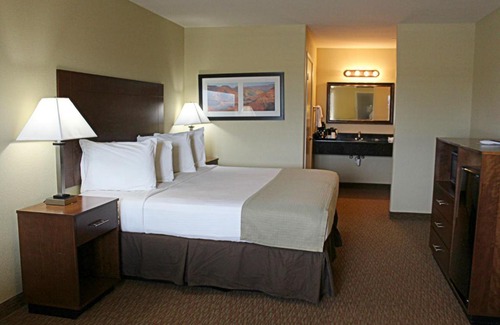 Kermit Hotel | Pet-Friendly Southern Inn and Suites with Great Amenities