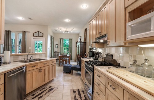 Abita Springs House | Exceptional Southern Oaks Guest House with Breakfast Included