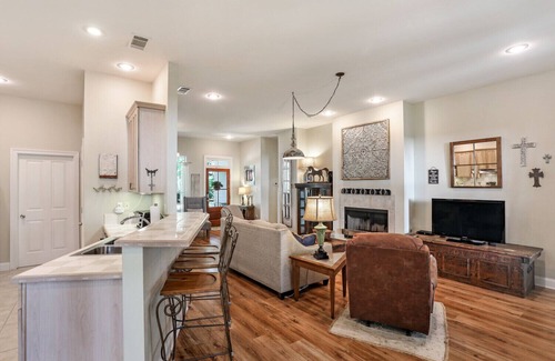 Abita Springs House | Exceptional Southern Oaks Guest House with Breakfast Included