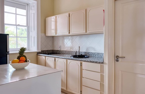 Dover Resort | Relaxing Southern Palms Beach Club with Ocean View & Spa
