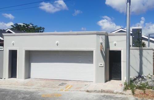 Plumstead House | Southern Suburbs Stays