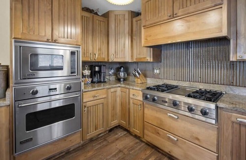 Glendale House | Unforgettable Utah Getaway Near Zion NP with Hot Tub