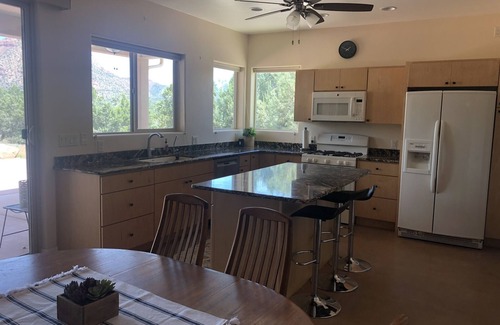 Apple Valley House | Unforgettable Southern Utah Getaway with Lake View & Spa