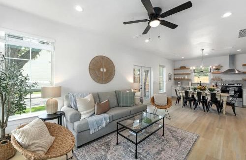 Fredericksburg House | Relaxing Southern Vine Sip and Stay Experience Awaits