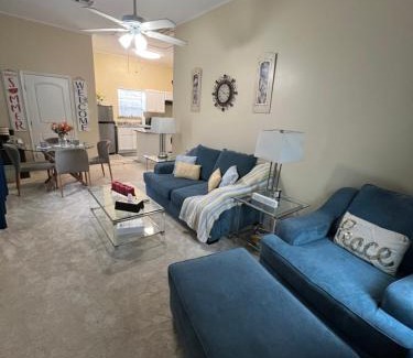 Kenner - Louis Armstrong International Airport Apartment | Convenient Southern’s Beauty: Near Airport with Dining