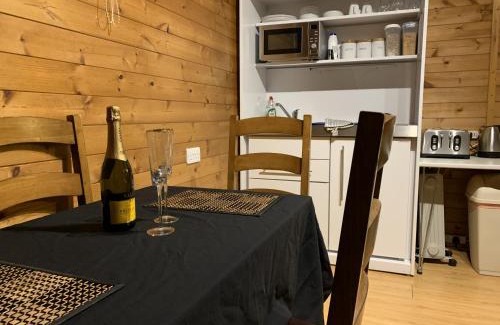 Didcot Apartment | Family-Friendly Southernwood Lodge with High Ratings