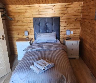Didcot Apartment | Family-Friendly Retreat at Southernwood - Garden Lodge 4