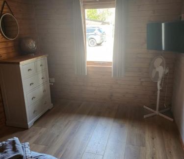 Didcot Apartment | Family-Friendly Retreat at Southernwood - Garden Lodge 4
