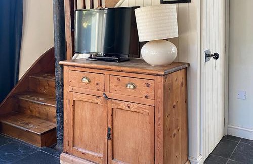 Braunston House | Artful Retreat at Southfield: Family and Pet Friendly Stay