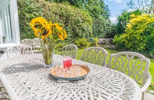 Kendal House | Discover Southfield: 4-Star Family-Friendly Retreat
