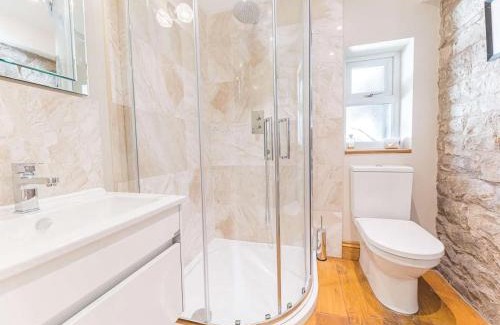 Kendal House | Discover Southfield: 4-Star Family-Friendly Retreat