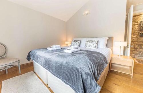 Kendal House | Discover Southfield: 4-Star Family-Friendly Retreat