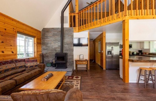 Fish Camp Cabin | Experience Southgate Getaway: Top-Rated Yosemite Retreat