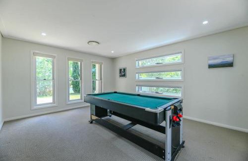 Dubbo House | Southlakes Haven: Lake Views & Pet-Friendly Retreat
