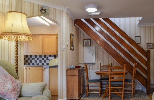 Bourton-on-the-Water House | Family-Friendly Southlands Cottage with Pet Amenities