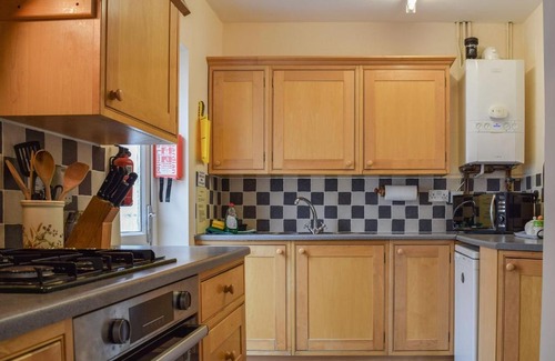 Bourton-on-the-Water House | Family-Friendly Southlands Cottage with Pet Amenities