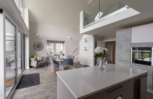 Bembridge House | Discover Southlands: Top-Rated Three Bedroom Holiday Home