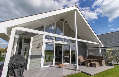 Bembridge House | Discover Southlands: Top-Rated Three Bedroom Holiday Home