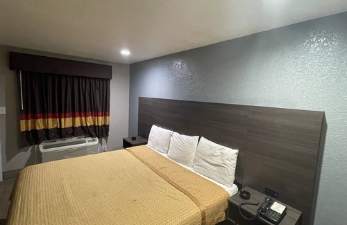 MacGregor Hotel | Budget-Friendly Stay at Southmore Boulevard Motel with Breakfast